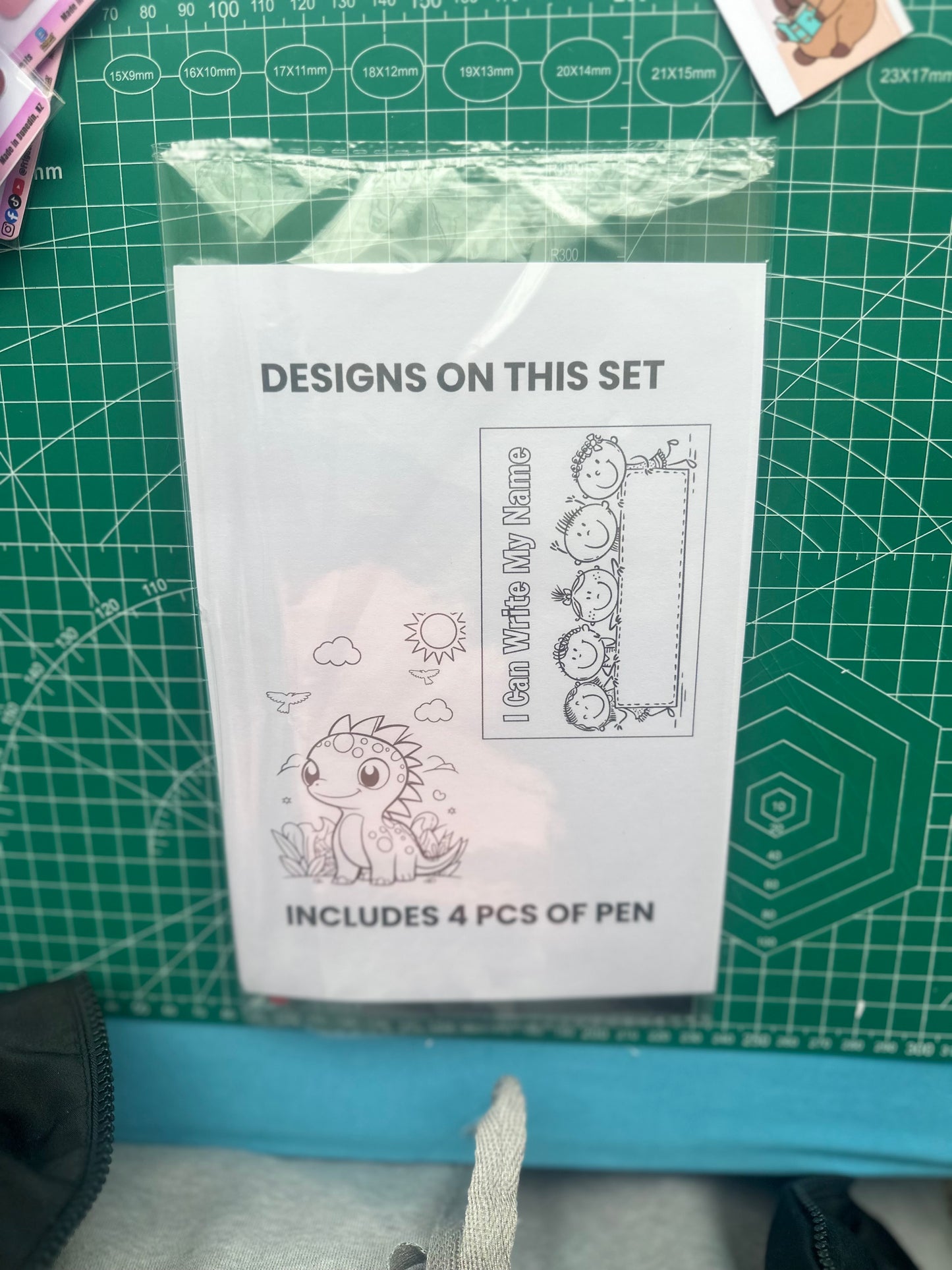 Magnetic Colouring Set - Colour, Display, Erase, Repeat!